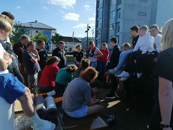 Erste Besprechung im Hafen von Frederikshavn