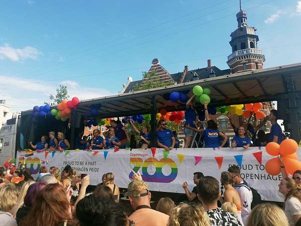 Wagen des Kopenhagener Zoos zur Pride-Parade 2022