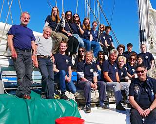 Die Crew des ersten HSHS-Revival-Törns auf der Johann Smidt