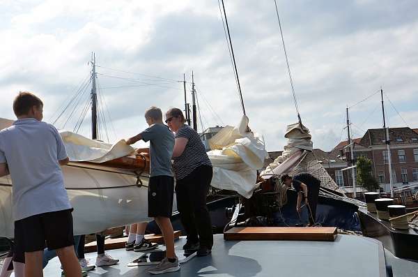 Segelpacken auf der Polster