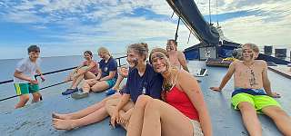 Eine Neptuntaufe gehört bei Sommerferien auf dem Segelboot dazu 