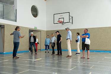 Fest der Lietzer 2025 Fuehrung durch die Turnhalle