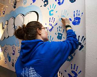 Handabdruecke im offenen Treff am Lietz Internat