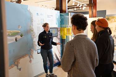 Ausstellungseröffnung im Wittbülten - Führung für eine Gruppe