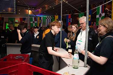 Insulaner unner sueck 2026 Beathausgilde hinter der Theke