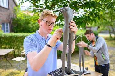 Lietz Schueler beim modellieren Lietz Schueler beim modellieren