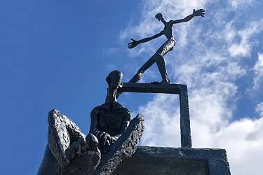 Skulptur &#039;Mut zum Wagnis&#039; – 2020 von Mike Iwand und seiner Frau Helga Hartje gespendet