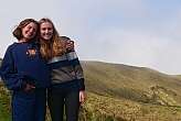 Carla P. und Carli vor dem Vulkankrater auf Faial