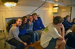 30.3.2023 | Charlotte, Anika, Laura und Kiljan beim Shanty-Abend Charlotte, Anika, Laura und Kiljan beim Shanty-Abend