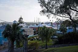 14.3.2023 | Bermuda: Die Gulden Leeuw hinter den Dächern St Georges © Florentin Bermuda: Die Gulden Leeuw hinter den Dächern St Georges