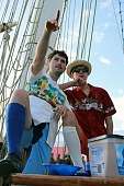 16.3.2023 | Markus und Mees in neuen Bermudashorts entdecken neue Kontinente © Freddy Markus und Mees in neuen Bermudashorts