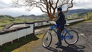 3. April 2025: Colleen auf dem Fahrrad © Felix Colleen auf dem Fahrrad
