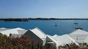 14. März 2025: Auf Bermuda sind die meisten Dächer weiß verputzt © Felix Auf Bermuda sind die meisten Dächer weiß verputzt