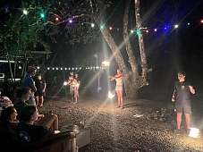 Feuerspiel Performance an der Atlantikküste