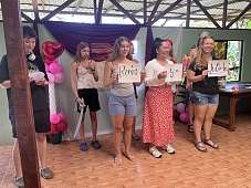 Die Spanischunterrichtsgruppen stellen am Valentinstag kurze Performances vor