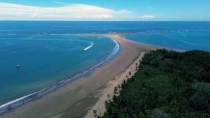 Walflossenstrand von Uvita aus der Luft
