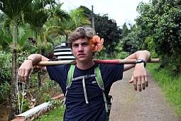 Julius mit Wanderstock in Granada