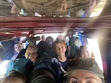 Vollgepackter Bus in Grenada