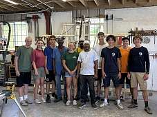 Unsere Gastgeber und Handwerker Hannes mit ihren Azubis