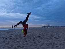 20.4.2025: Lea am Strand von Scheveningen © Laura Lea am Strand von Scheveningen