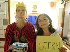 Beim Krippenspiel: Carita als Weise aus dem Morgenland und Stern Liv