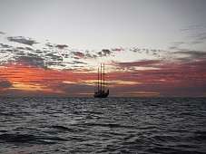 Die Eendracht bei Sonnenuntergang vor Martinique