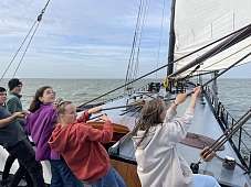 7.8.2025: Dino, Oskar, Diara, Emma und Caro holen die Schot dichter © Marie Schot dichter holen