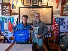28.4.2026: Wimpeltausch im Peters Cafe Sport