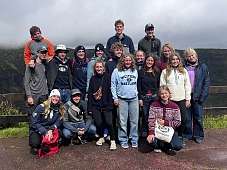 29.4.2026: Gruppenfoto am Krater