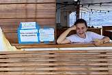 1.4.2026: Pauli und die zu versteigernde green bench