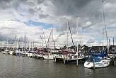 Im Hafen von Marken